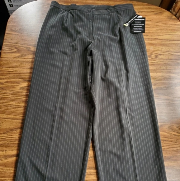 NWT- Briggs New York The Slimming Solution Pants - Picture 5 of 8